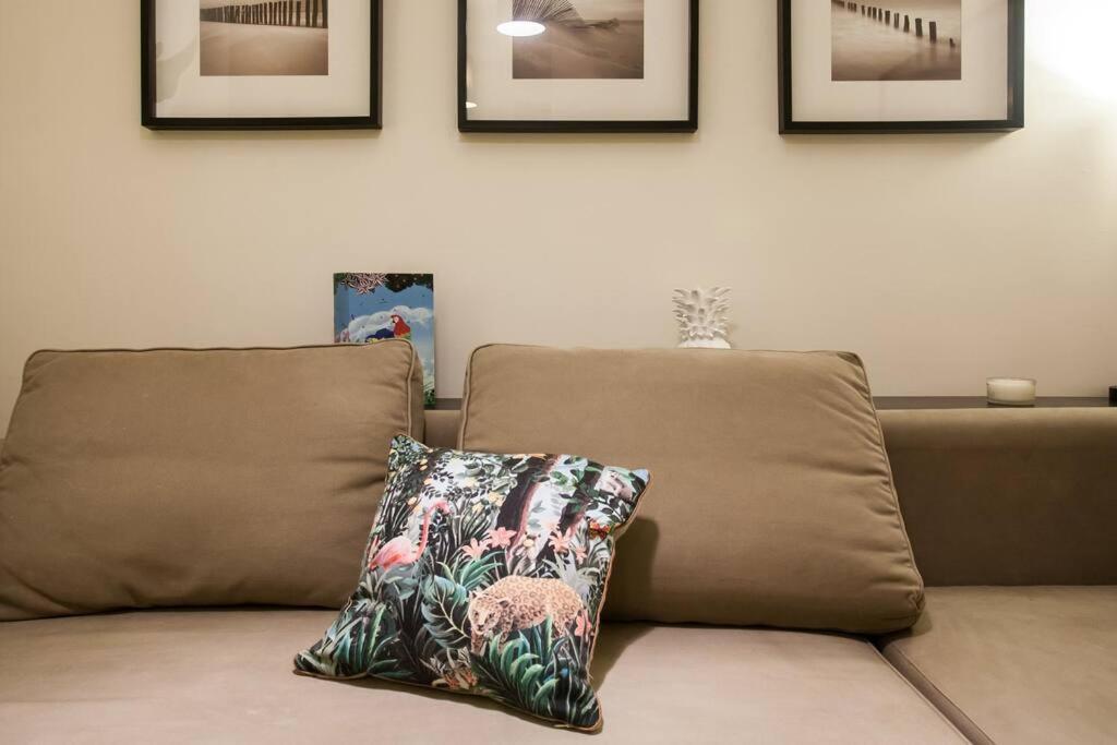 Apartamento Traveler'S Dream In Historic Acropolis Downtown Atenas Exterior foto